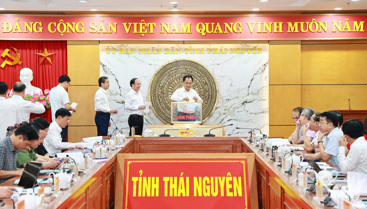 Ban Chấp hành Đảng bộ tỉnh bỏ phiếu giới thiệu nhân sự.