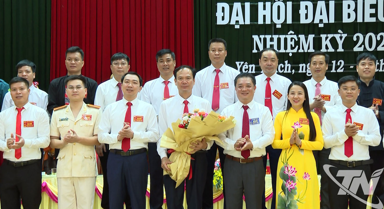 Ban Chấp hành Đảng bộ xã Yên Trạch, nhiệm kỳ 2025 - 2030 ra mắt Đại hội