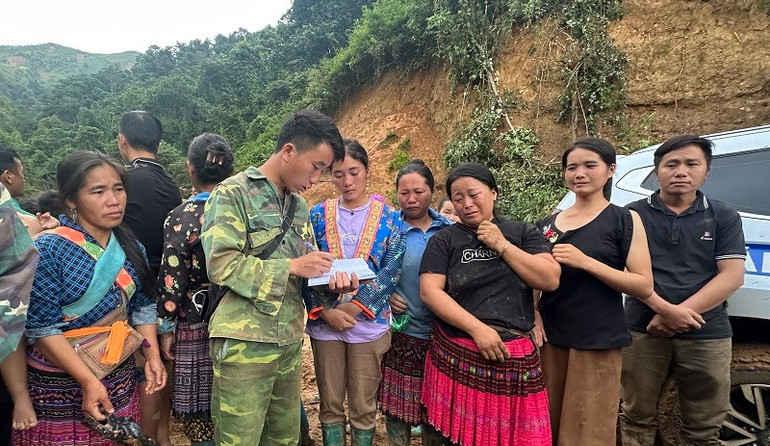 Lũ về trong đêm khiến gần trăm người ở bản Háng Pù Xi, xã Xa Dung, tỉnh Điện Biên lâm cảnh không nhà...