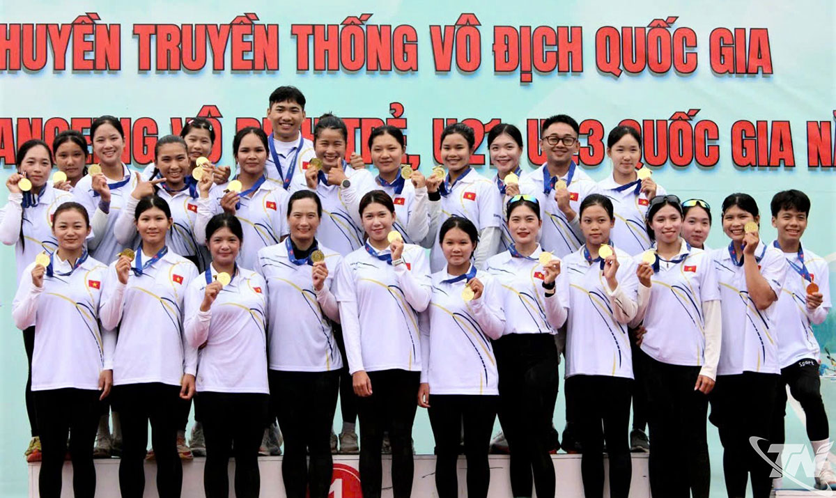 VĐV đoàn Thái Nguyên trong niềm vui chiến thắng (Ảnh: Dương Thị Mai, Trung tâm HL và TĐ tỉnh Thái Nguyên)