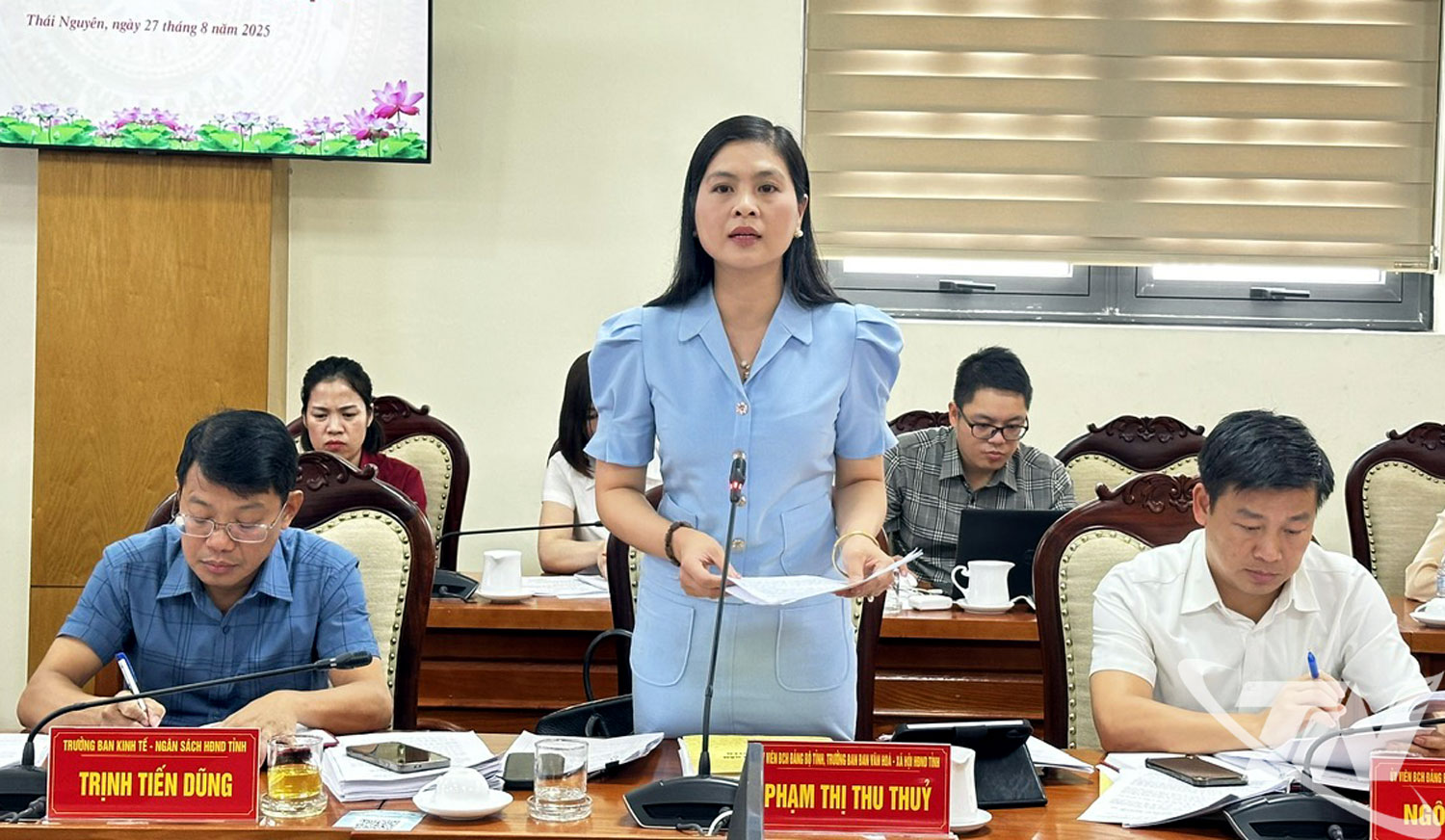 Đại diện các Ban của HĐND tỉnh báo cáo kết quả thẩm tra nội dung trình tại Kỳ họp