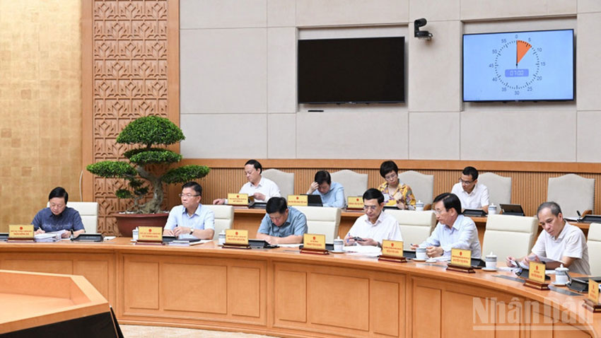 Các thành viên Chính phủ, đại biểu tham dự cuộc họp.