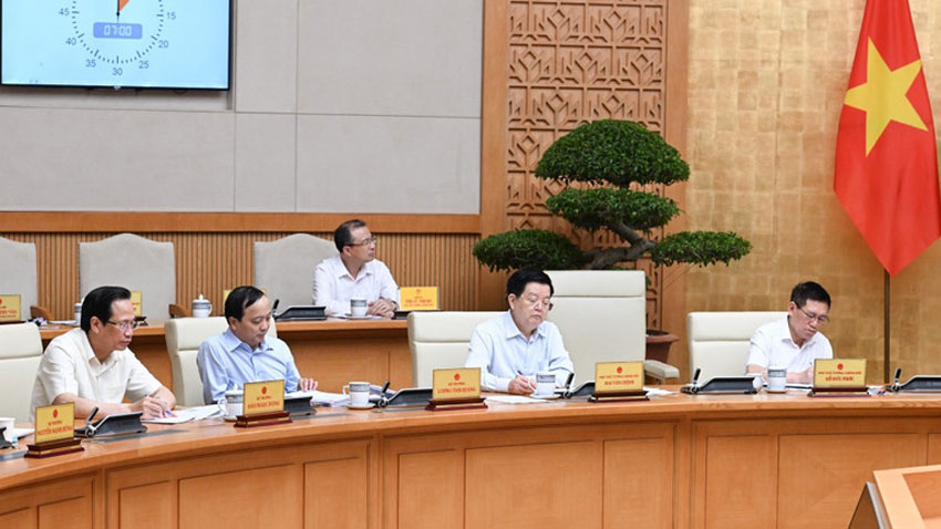 Các thành viên Chính phủ, đại biểu tham dự cuộc họp.