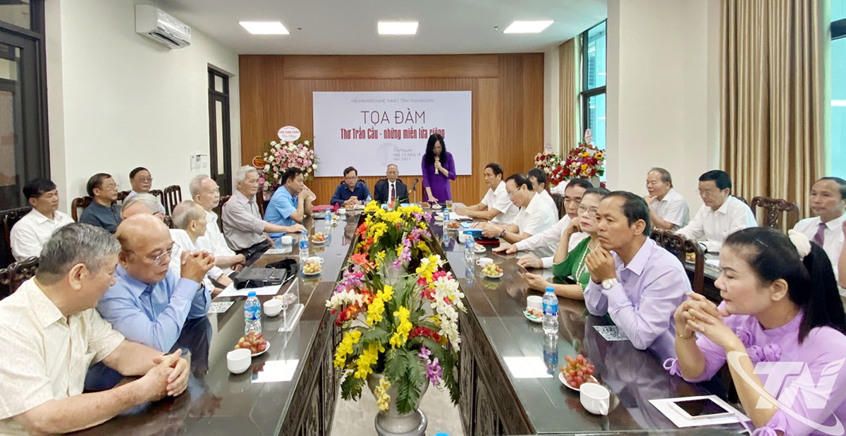 Một buổi tọa đàm do Hội Văn học nghệ thuật tỉnh tổ chức. Ảnh: Đào Tuấn