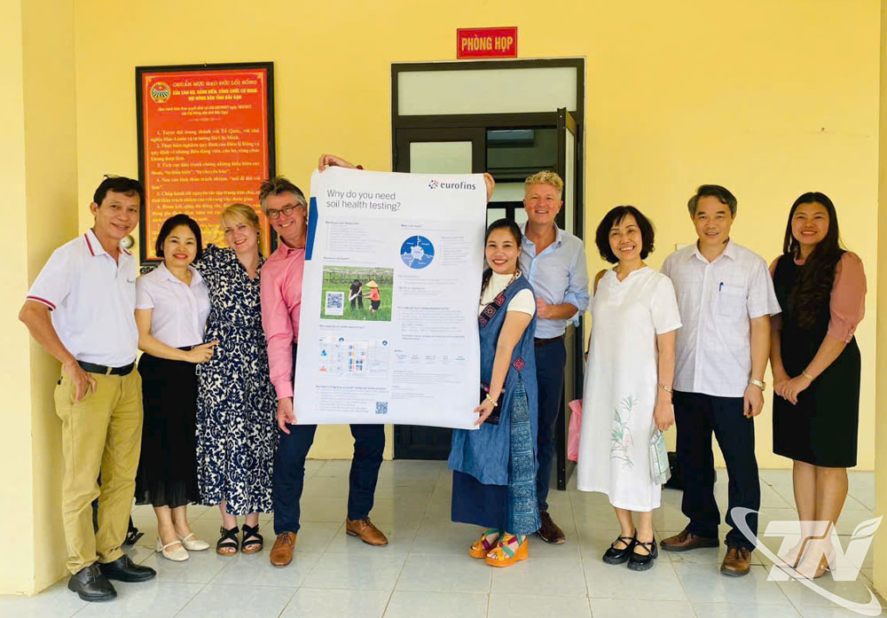 Đoàn chuyên gia Hà Lan hỗ trợ HTX Yến Dương nâng cao chất lượng vùng trồng bí xanh.