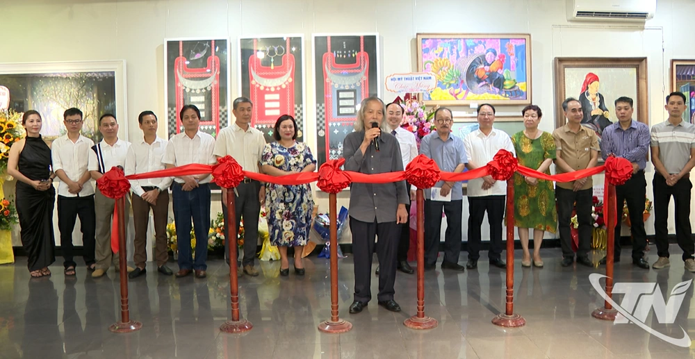 Triển lãm của nhóm họa sĩ của Thái Nguyên với chủ đề Sắc Chàm tại nhà triển lãm số 16, đường Ngô Quyền, phường Hoàn Kiếm, Hà Nội.