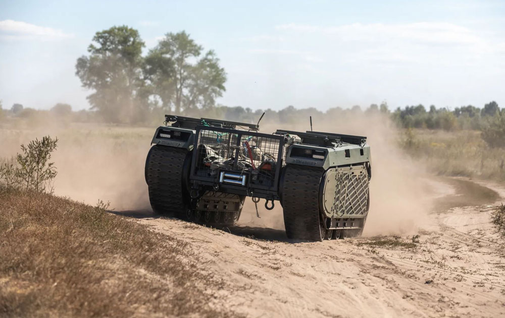 Phương tiện không người lái mặt đất bánh xích đa năng THeMIS trong một buổi thử nghiệm thực địa tại Kiev, Ukraine, ngày 8/9/2022. Ảnh: SOPA Images/LightRocket 