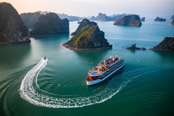 Du thuyền ngắm Vịnh Hạ Long