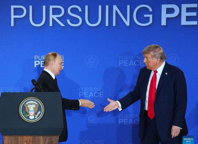Tổng thống Mỹ Donald Trump và người đồng cấp Nga Vladimir Putin tại cuộc họp báo chung. Ảnh: Tân Hoa Xã