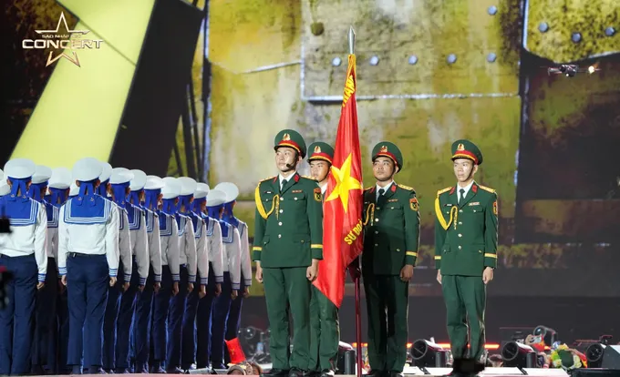 Hàng trăm chiến sĩ từ Lục quân, Hải quân, Không quân, Biên phòng tham gia concert Sao nhập ngũ 2025.