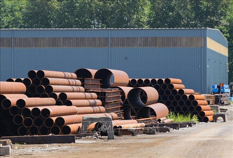 Thép ống tại một cơ sở ở Delta, British Columbia, Canada.