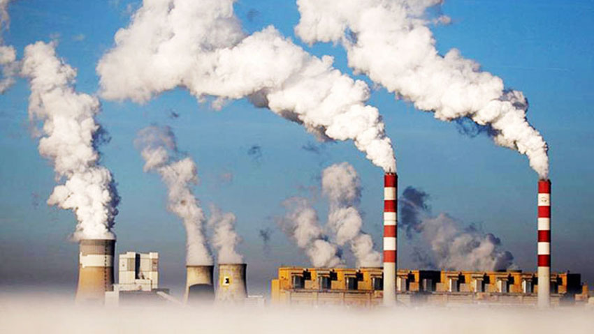  Khí thải từ sản xuất công nghiệp là một trong những nguồn phát thải chủ yếu. Ảnh: TASS