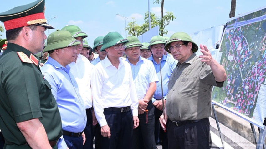 Thủ tướng Phạm Minh Chính yêu cầu tỉnh Phú Thọ chủ động, tích cực thực hiện công tác giải phóng mặt bằng cho thi công dự án Tuyến đường sắt khổ tiêu chuẩn Lào Cai-Hà Nội-Hải Phòng.
