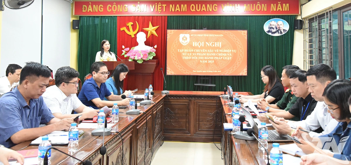 Các đại biểu tham dự buổi tập huấn.