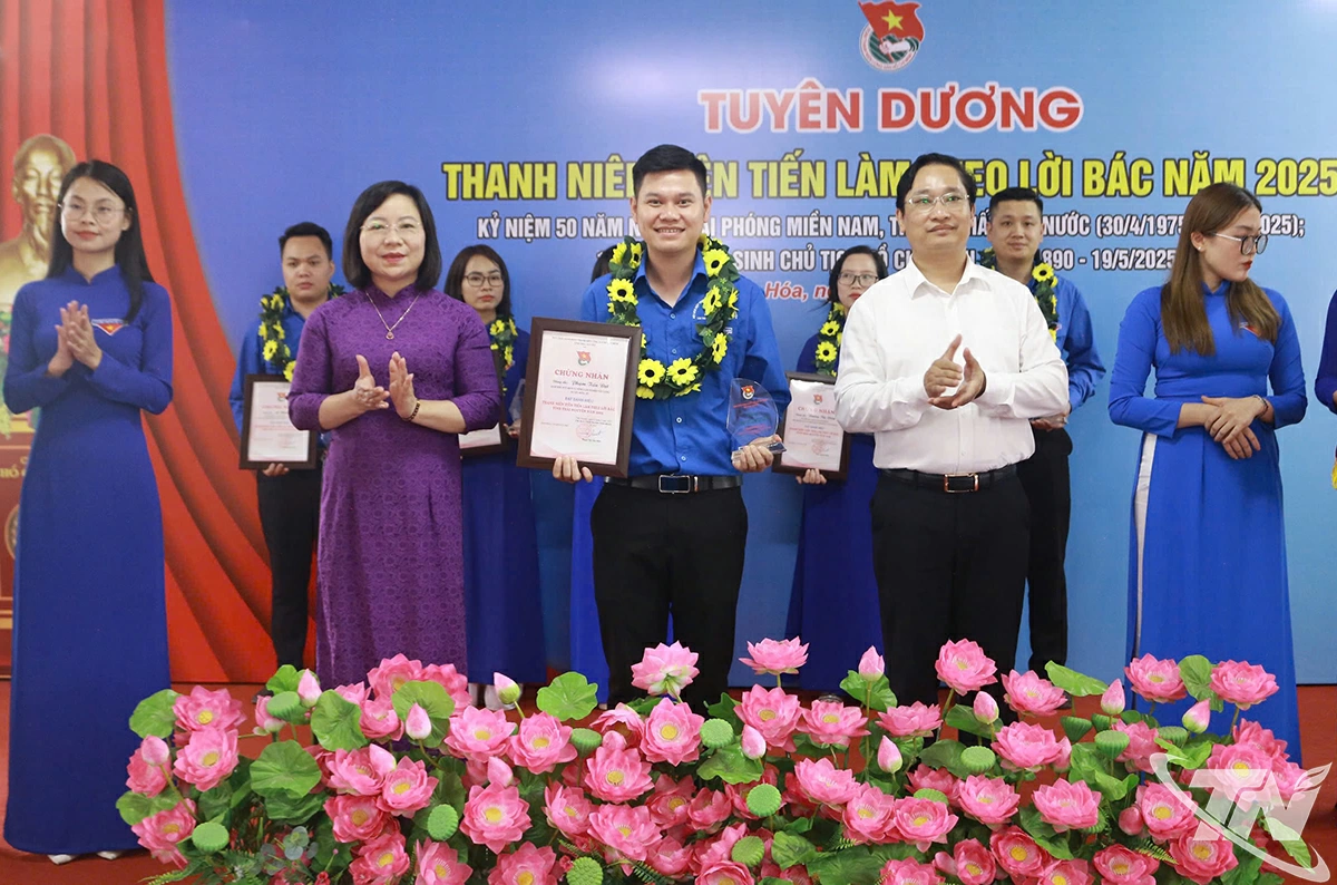 Anh Phạm Tiến Đạt, Giám đốc HTX Dịch vụ nông lâm nghiệp Văn Lang được tuyên dương Thanh niên tiên tiến làm theo lời Bác toàn quốc, năm 2025.