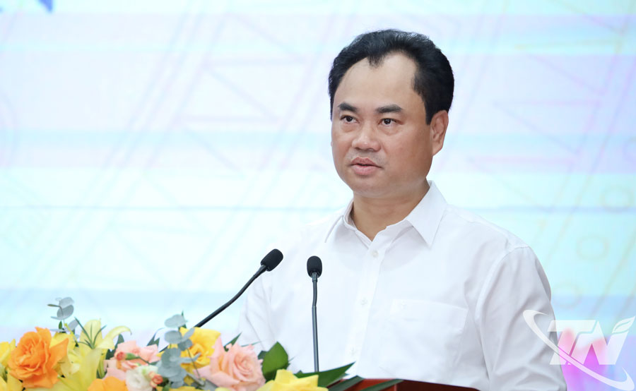 Đồng chí Bí thư Tỉnh ủy Trịnh Việt Hùng phát biểu chỉ đạo tại Hội nghị.