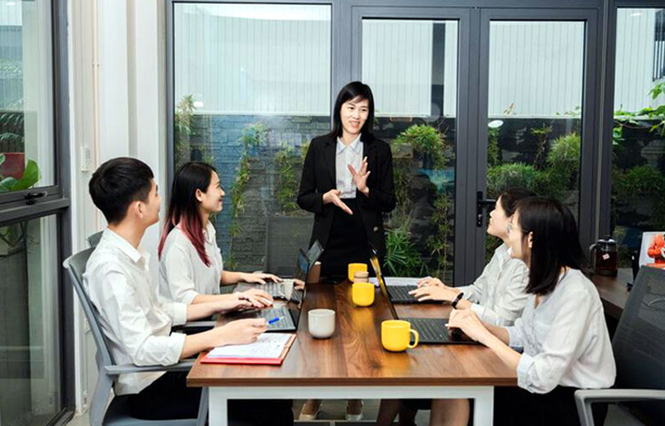 Chị Đỗ Thị Ngân trong buổi huấn luyện cho đội ngũ nhân sự ExtendMax.