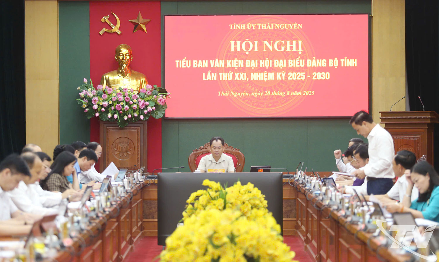 Đồng chí Bí thư Tỉnh ủy Trịnh Việt Hùng chủ trì Hội nghị. 