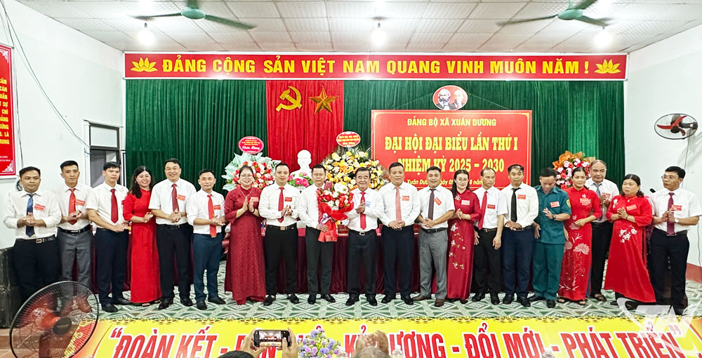 Ban Chấp hành Đảng bộ xã Xuân Dương nhiệm kỳ 2025-2030 ra mắt Đại hội.