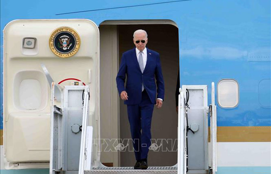 Tổng thống Hoa Kỳ Joe Biden đến sân bay quốc tế Nội Bài. Ảnh: Phạm Kiên/TTXVN