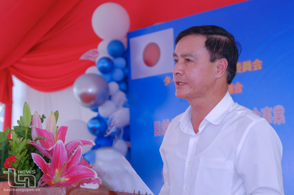 At the program, Mr. Vu Duy Hoang delivers a speech.