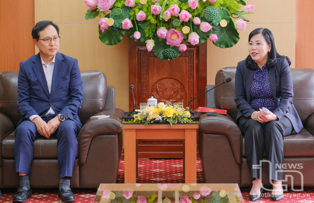 Đồng chí Bí thư Tỉnh ủy Thái Nguyên Nguyễn Thanh Hải và ông Choi Joo Ho, Tổng Giám đốc Samsung Việt Nam, tại buổi làm việc.