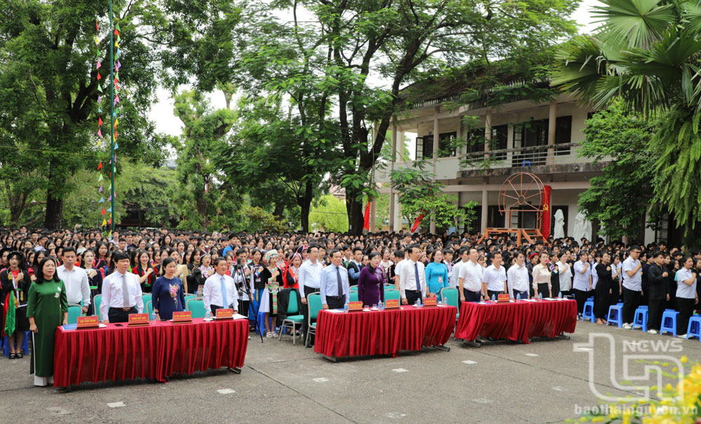 越北民宿高中校参加开学典礼的代表们