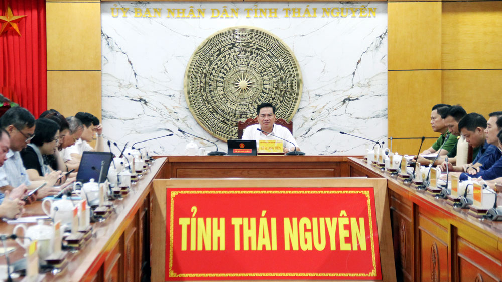 Đồng chí Lê Quang Tiến, Phó Chủ tịch UBND tỉnh và các đại biểu dự Phiên họp tại điểm cầu tỉnh Thái Nguyên.