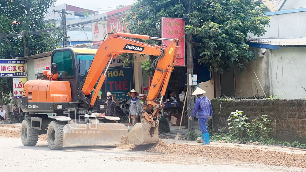 Quốc lộ 17, đoạn qua địa bàn xã Linh Sơn được sửa chữa, cải tạo, xây dựng rãnh dọc thoát nước nên vừa đảm bảo an toàn giao thông, vệ sinh môi trường.

