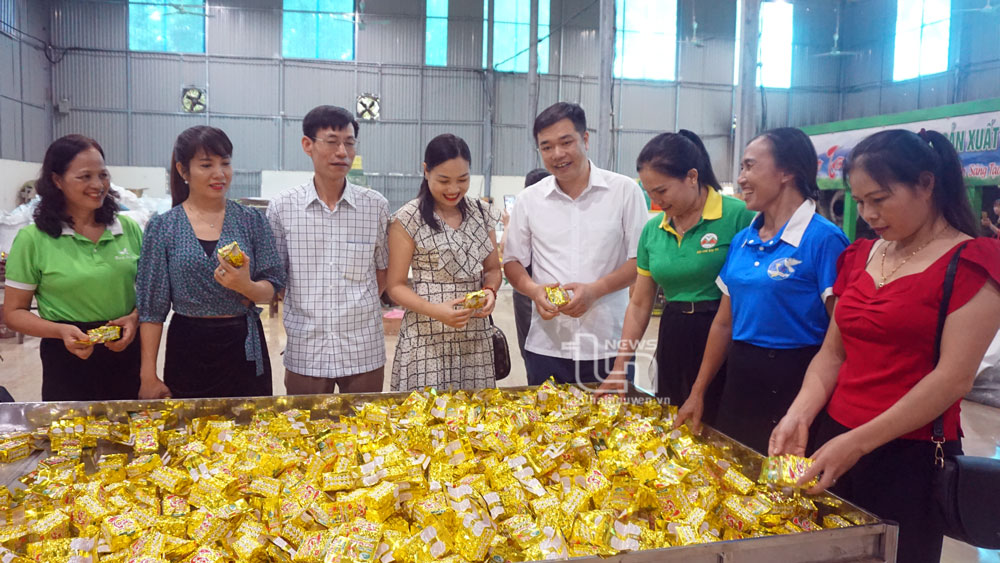 HTX Chè La Bằng (Đại Từ) hiện đang liên kết sản xuất, bao tiêu sản phẩm cho 100 hộ dân trong xã với diện tích 30ha.