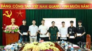 Gặp mặt thí sinh trúng tuyển vào các học viện, nhà trường trong Quân đội