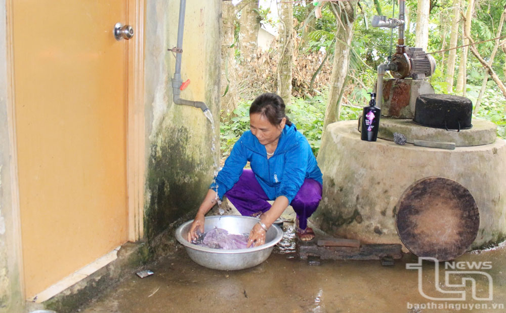 Hội LHPN huyện Phú Lương hiện có trên 2.000 hội viên vay vốn Chương trình nước sạch và vệ sinh môi trường với tổng dư nợ trên 37,7 tỷ đồng.