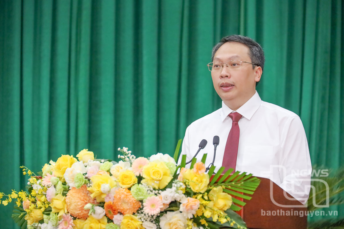 취임 연설하는 응우옌 후이 중(Nguyễn Huy Dũng) 타이응우옌성 인민위원회 신임 위원장