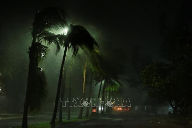 Gió và mưa lớn khi bão Helene đổ bộ vào Cancun, Mexico ngày 25/9/2024. Ảnh minh họa: REUTERS/TTXVN