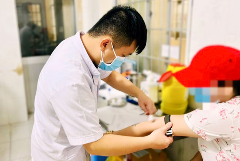 Xét nghiệm HIV để phát hiện sớm tình trạng bệnh, giảm lây nhiễm mới HIV trong cộng đồng. Ảnh: VGP/Thùy Chi