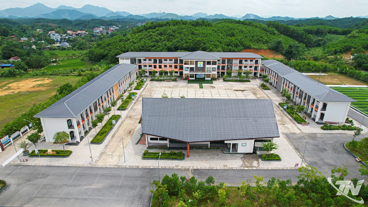 Trường THPT Tức Tranh với cơ sở vật chất khang trang, có các phòng học, thiết bị hiện đại, góp phần giảm tải cho hệ thống trường THPT trên địa bàn, đáp ứng nhu cầu đổi mới giáo dục phổ thông.