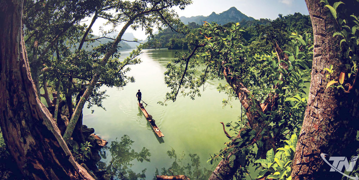 Phía đông Hồ Ba Bể. Ảnh: Vũ Kim Khoa.