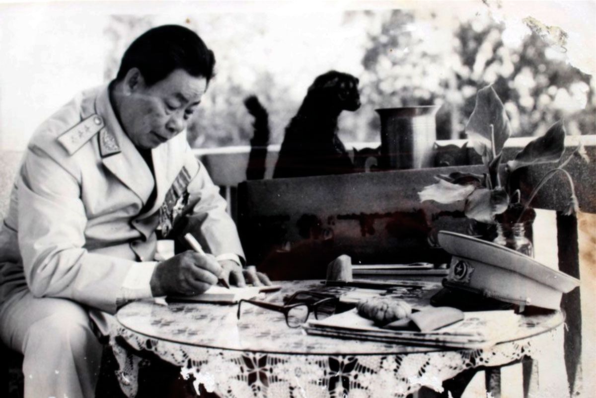 Thượng tướng Chu Văn Tấn.