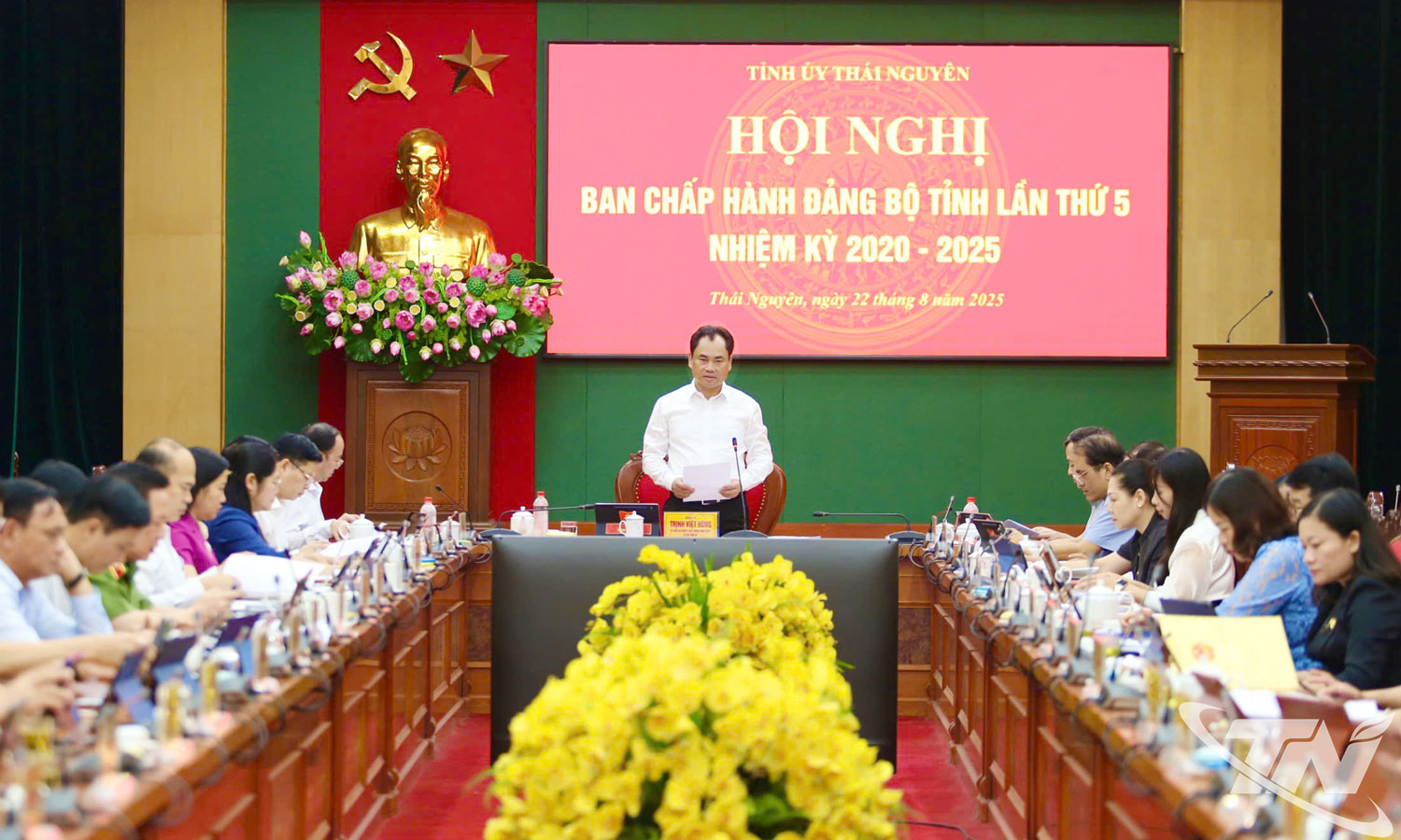 Đồng chí Trịnh Việt Hùng, Ủy viên dự khuyết Trung ương Đảng, Bí thư Tỉnh ủy chủ trì Hội nghị Ban Chấp hành Đảng bộ tỉnh lần thứ 5, nhiệm kỳ 2020-2025