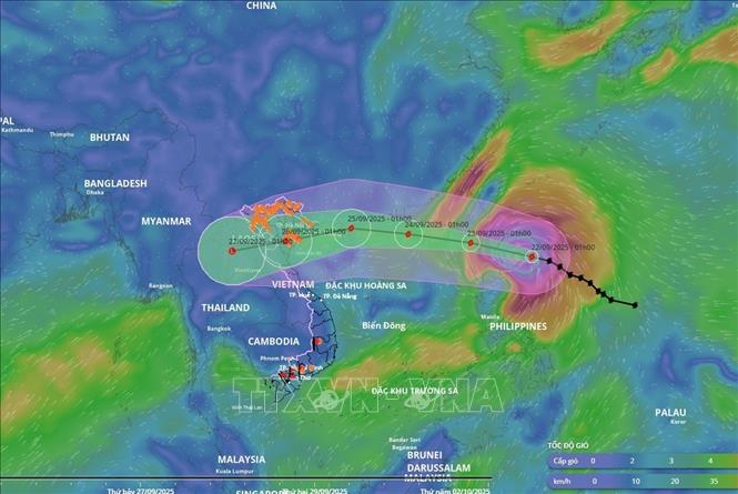 Hướng di chuyển của bão RAGASA từ hệ thống giám sát thiên tai Việt Nam. Ảnh: TTXVN phát