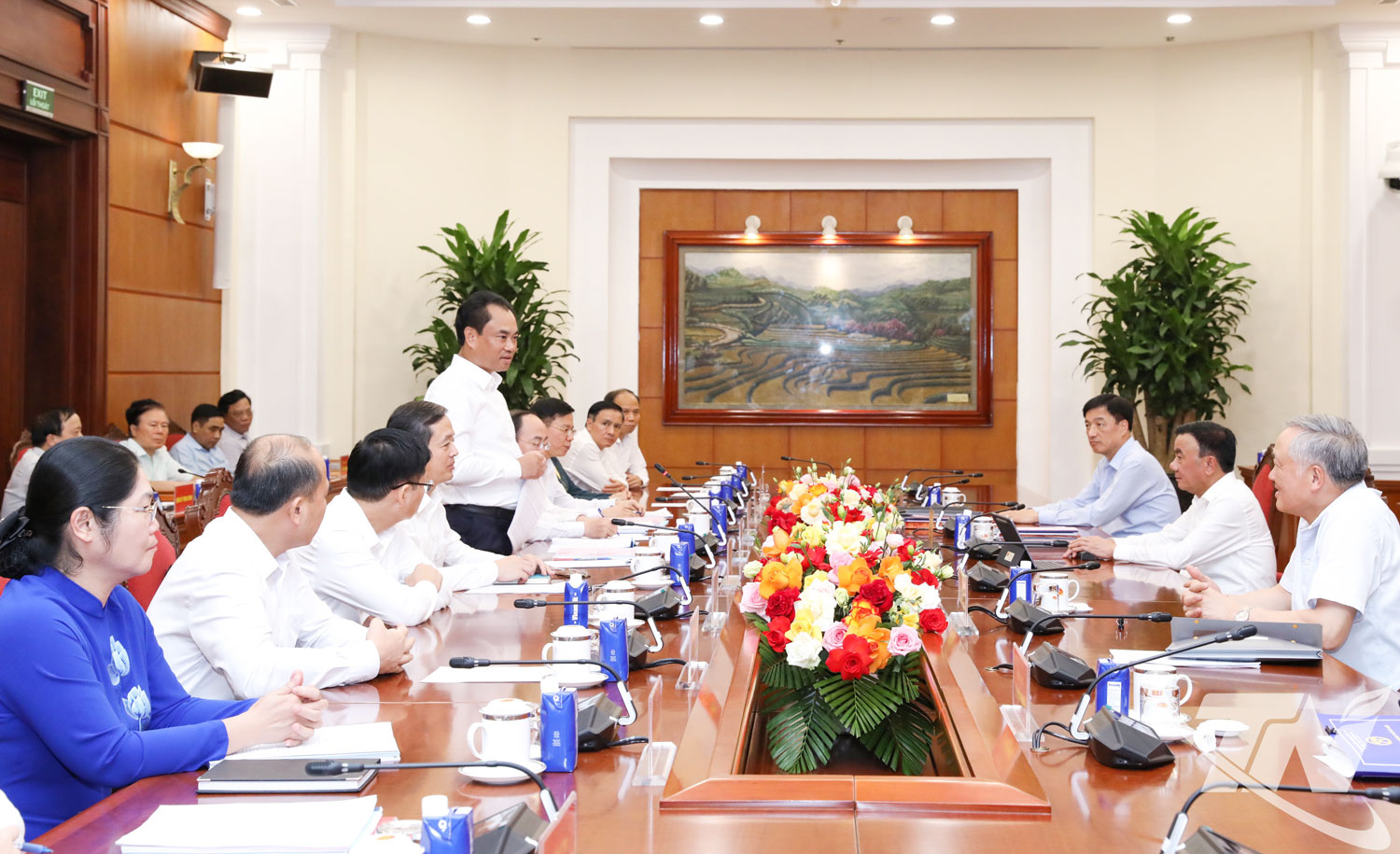 Quang cảnh buổi làm việc.