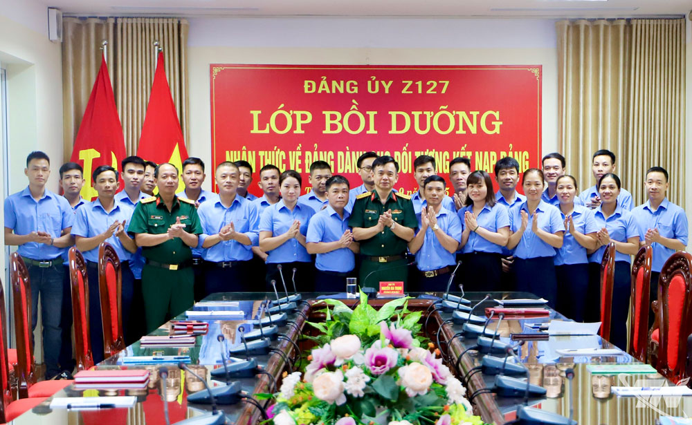 Đảng uỷ Z127 tổ chức lớp Bồi dưỡng lý luận chính trị cho quần chúng ưu tú năm 2025.