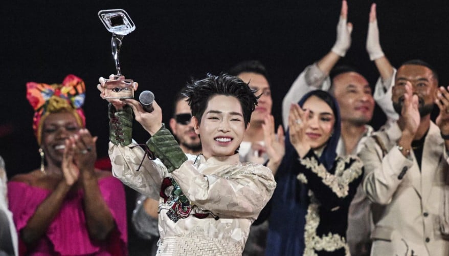 Đức Phúc trong khoảnh khắc giành chiến thắng tại cuộc thi âm nhạc quốc tế Intervision 2025. (Ảnh: Sputnik)
