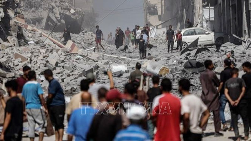 Đống đổ nát sau cuộc không kích của Israel xuống thành phố Gaza ngày 12/9/2025. (Ảnh: THX/TTXVN)