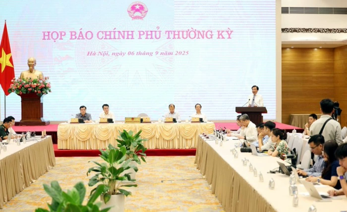 Hoàn thiện thể chế, phân cấp, phân quyền để đạt mục tiêu tăng trưởng