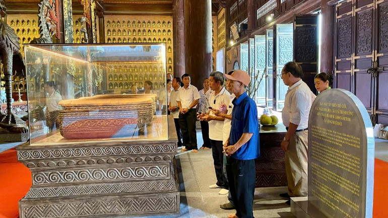 Hiện di cốt đặc biệt này đang được bảo quản và trưng bày tại chùa Bái Đính.