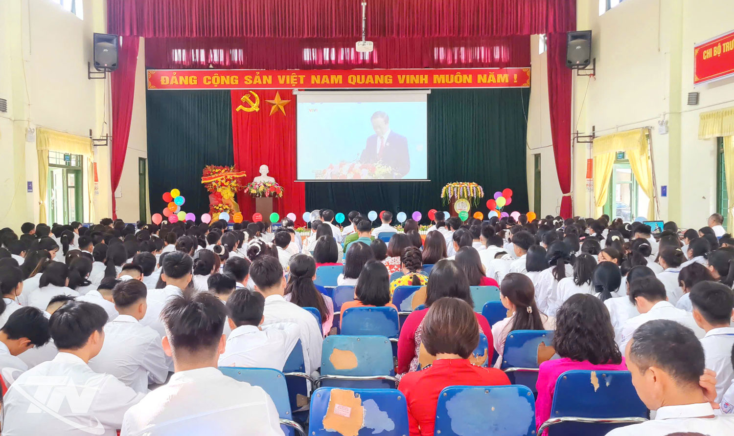 Quang cảnh Lễ khai giảng tại Trường THPT Ngân Sơn.