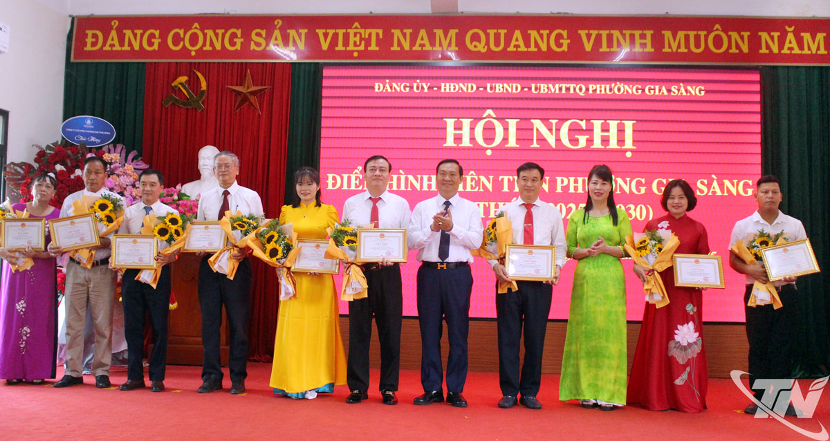 UBND phường Gia Sàng khen thưởng các tập thể, cá nhân tiêu biểu, có thành tích xuất sắc trong phong trào thi đua yêu nước giai đoạn 2020-2025