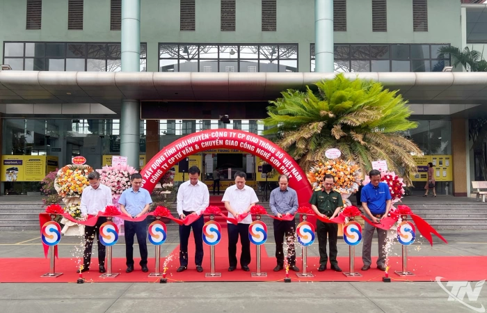 Kiểm soát phương tiện và thu phí không dừng tại bến xe khách