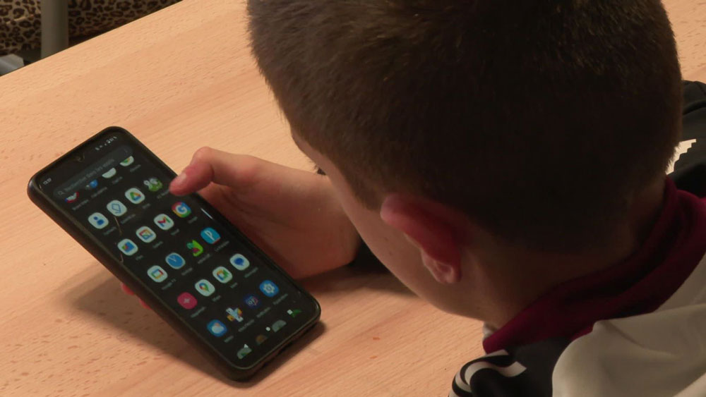 Học sinh lớp 6 tại một trường trung học cơ sở ở Puy-de-Dôme đã chấp nhận thử thách: sống mà không cần mạng xã hội. Ảnh: france3-regions.franceinfo.fr